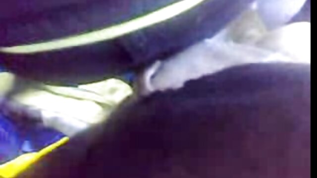 男は隠されたカムで三人組の熱を撮影しました セックス 動画 無料 女性 向け