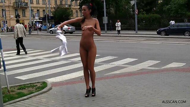ロシアの十代の若者たちは、彼女の彼氏をエクスタシーのピークに届ける 無料 セックス 動画 女性
